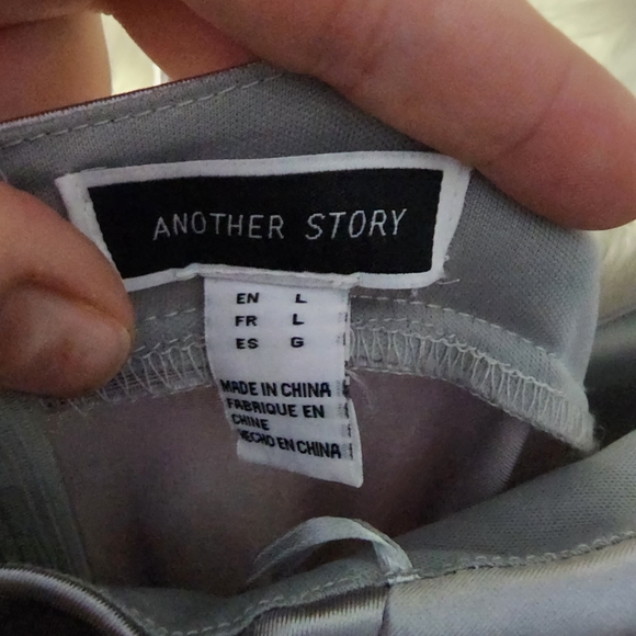 Silver v neck formal dress - Picture 4 of 4